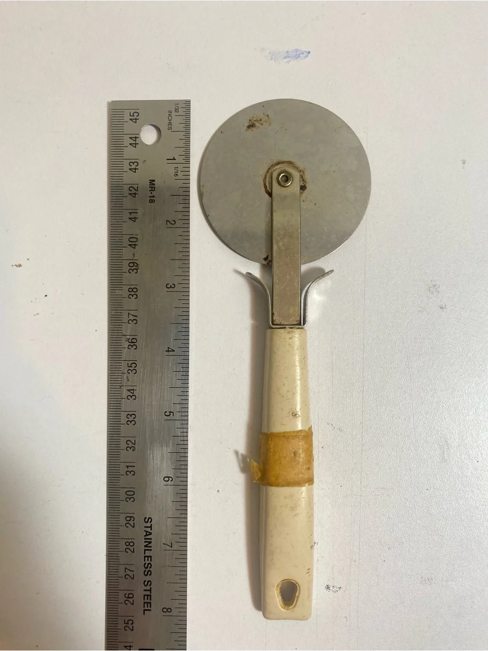 Vintage EKCO USA Pizza Cutter Wheel Ivory Handle 8”
